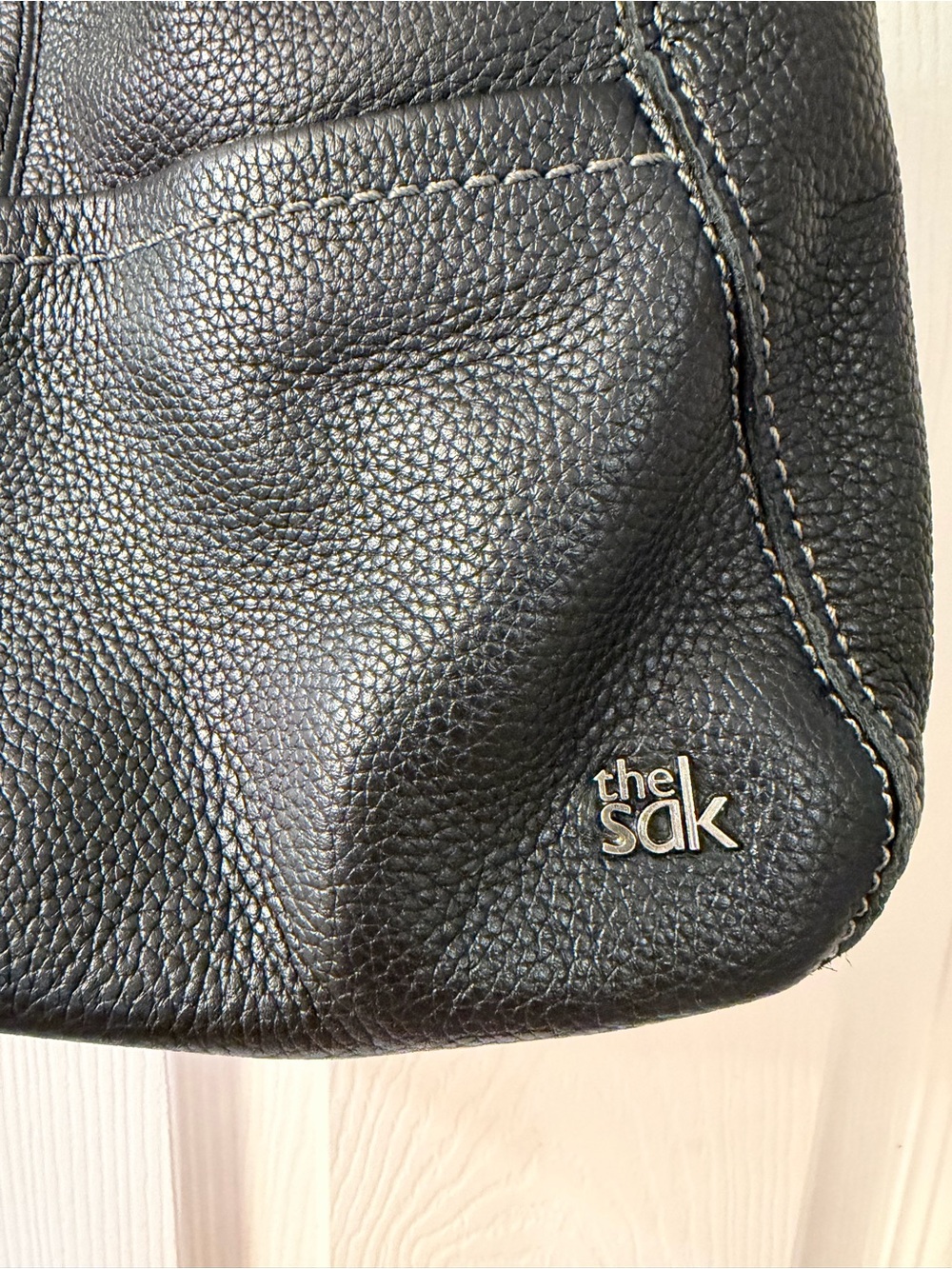 VTG The Sak Black Pebbled Leather Shoulder Bag Y2K It-Bag Gorpcore Minimalist - Picture 3 of 11